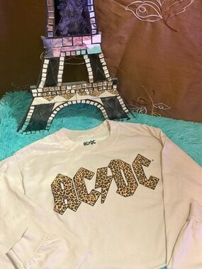 AC/DC Woman’s Long Sleeve Crop Top Tee in Cream with Leopard Print Logo